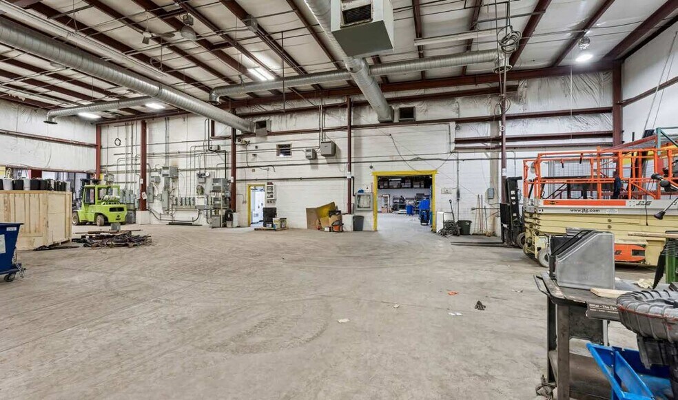 More Photos Of 51 Covington St, Hamilton Warehouse For Sale