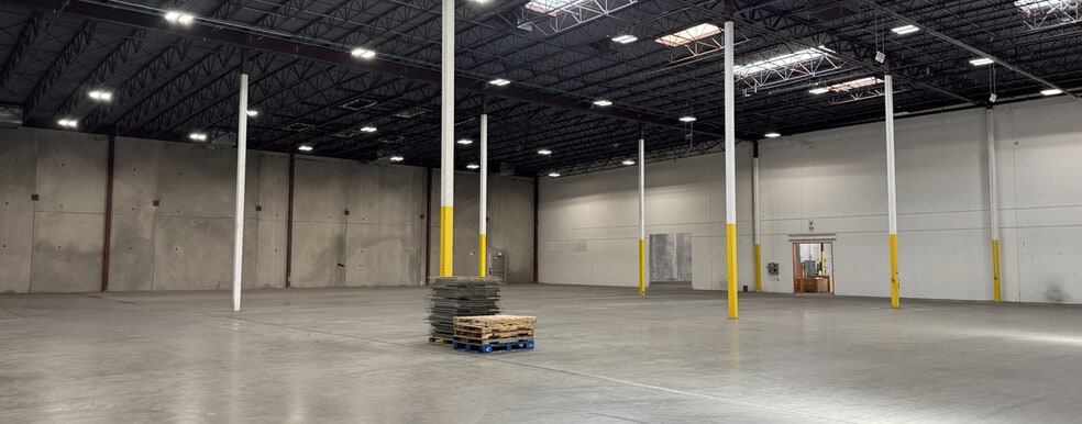 More Photos Of 2021 E Jones Ave, Phoenix Distribution For Lease