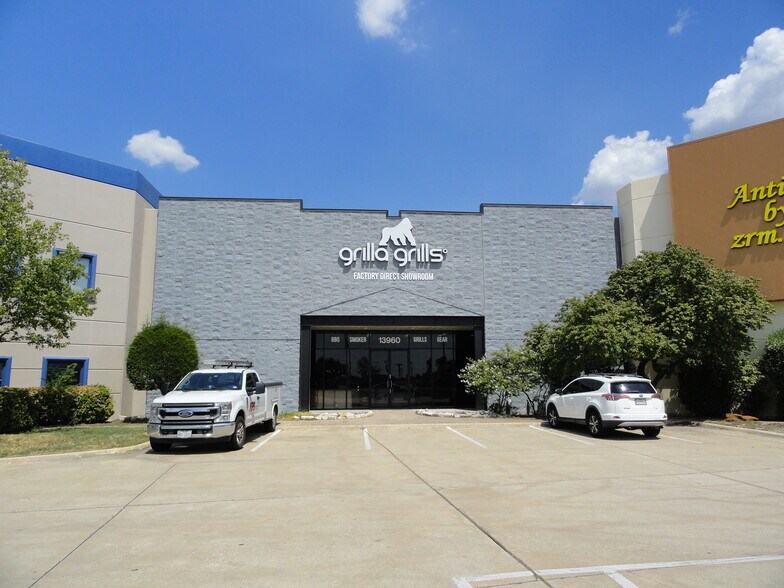 More Photos Of 13940-13960 N Stemmons Fwy, Farmers Branch Showroom For Lease