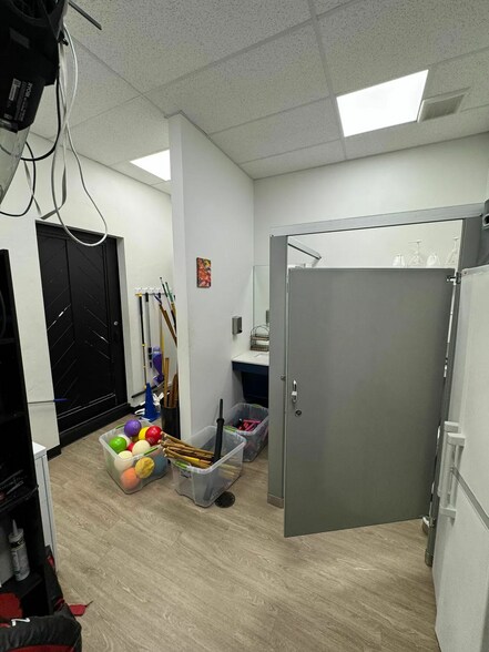 More Photos Of 2217 NW 178th St, Edmond General Retail For Sale
