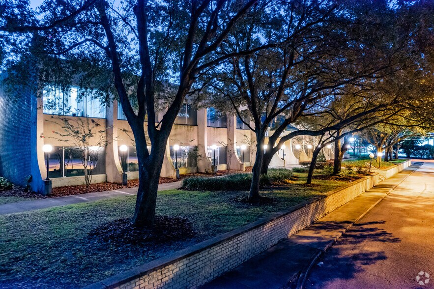 More Photos Of 5104 N Orange Blossom Trl, Orlando Office Residential For Lease