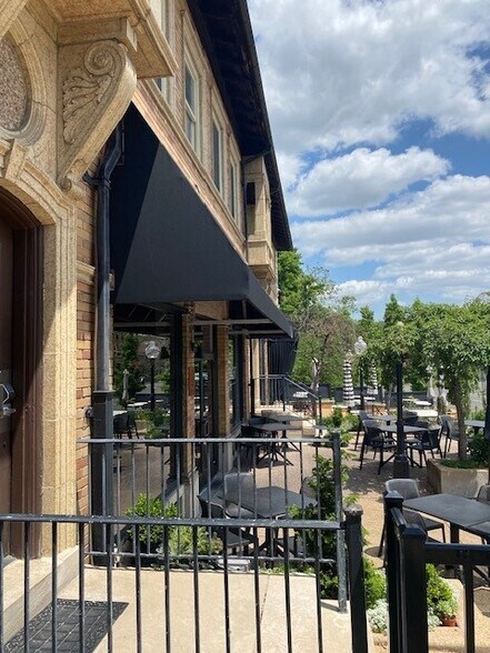More Photos Of 7645 Wydown Blvd, Saint Louis Storefront For Lease