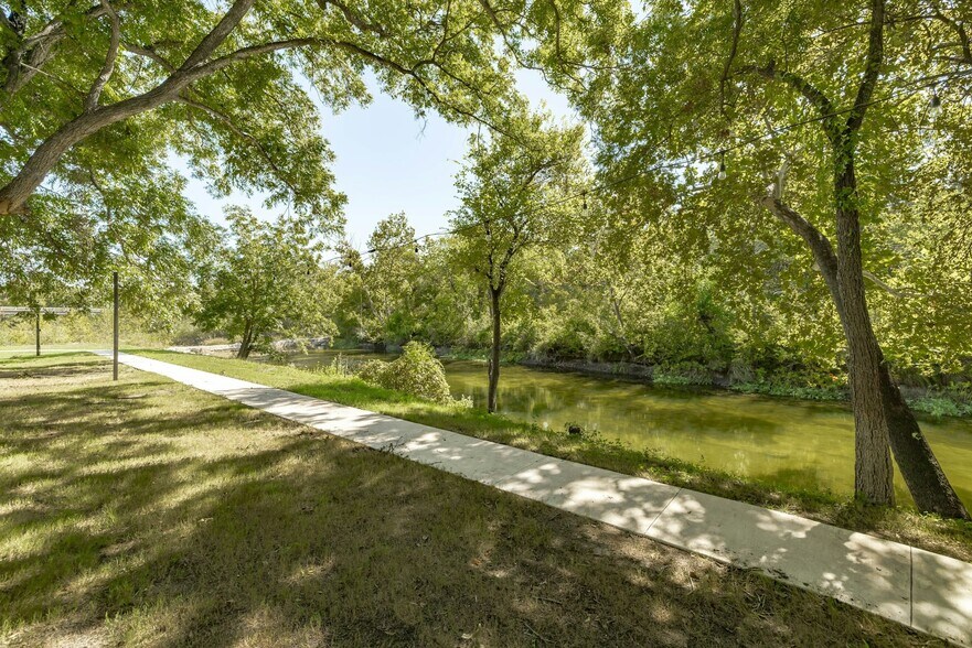 More Photos Of 1030 County Road 279, Liberty Hill Hotel For Sale