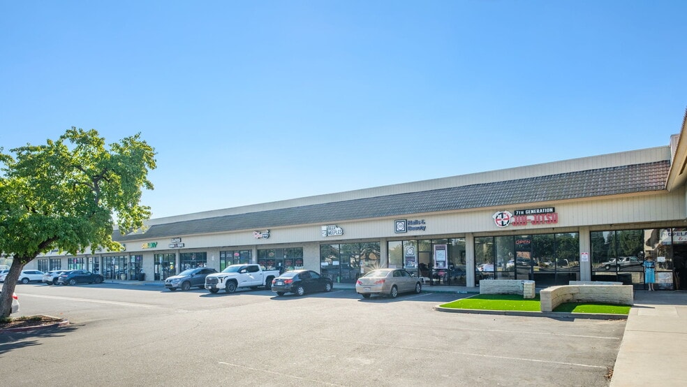 More Photos Of 10-80 W Bullard, Clovis Unknown For Lease