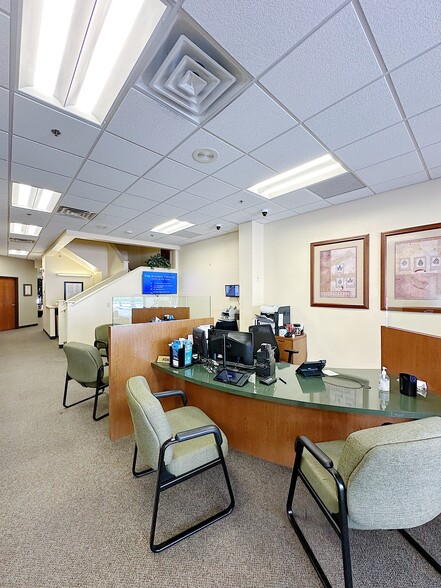 More Photos Of 323 Columbia St, Lafayette Office For Lease