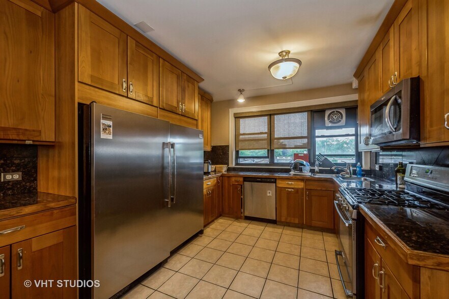 More Photos Of 1165 E 54th Pl, Chicago Sorority Fraternity House For Sale