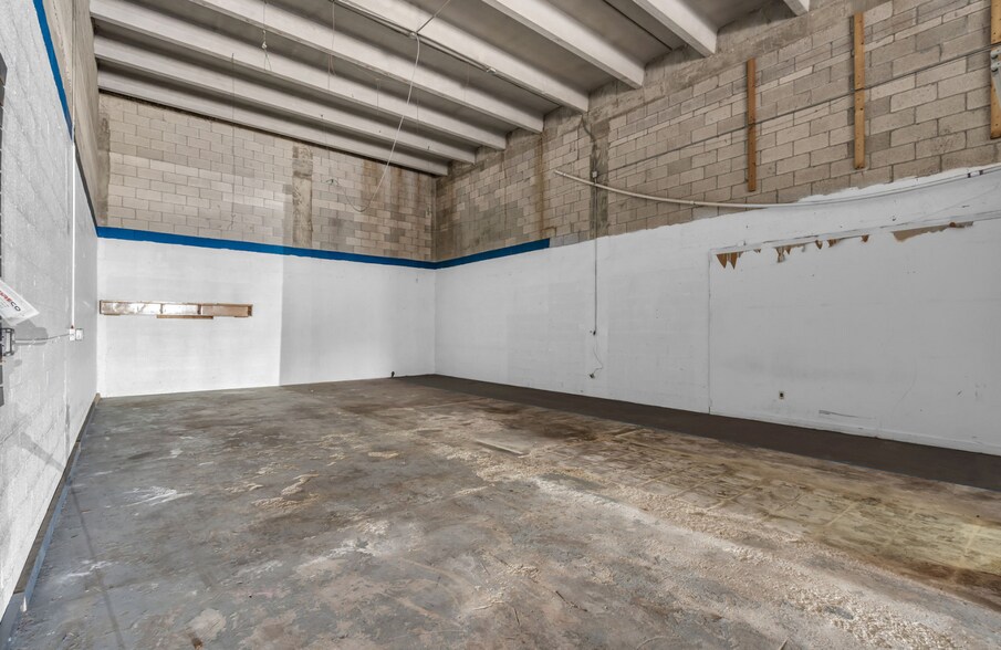 More Photos Of 6405-6447 NW 82nd Ave, Miami Warehouse For Lease