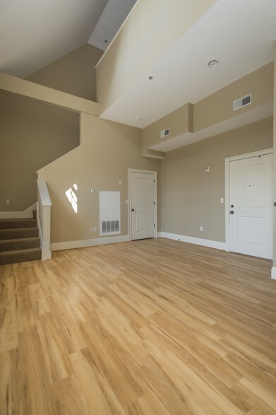 More Photos Of 28 Chestnut St, Foxborough Apartments For Sale