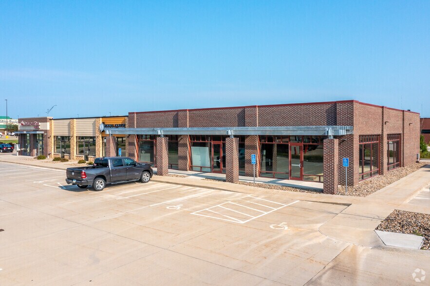 Primary Photo Of 1875 N Ankeny Blvd, Ankeny General Retail For Lease
