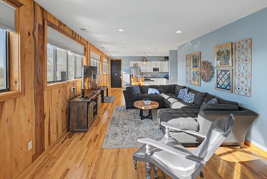 More Photos Of 11001 State Rte N, Scott City Specialty For Sale