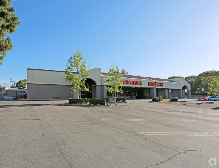 More Photos Of 13241-13301 Whittier Blvd, Whittier Unknown For Lease
