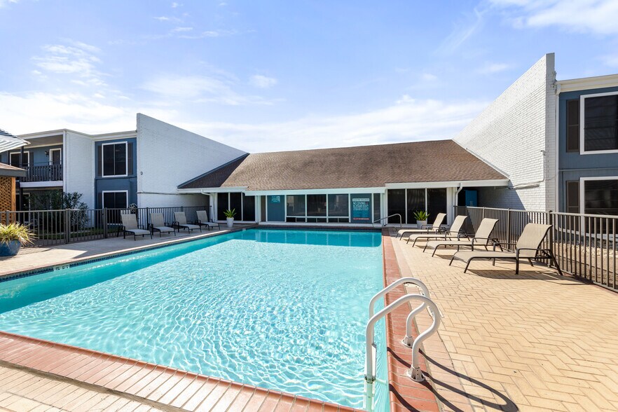 More Photos Of 4645 Ocean Dr, Corpus Christi Apartments For Sale