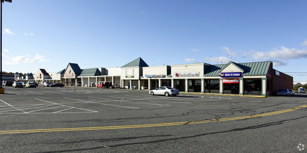 Primary Photo Of 10-180 Elm Plz, Waterville Storefront For Lease