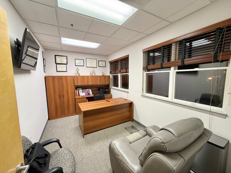 More Photos Of 504 Hamburg Tpke, Wayne Medical For Sale