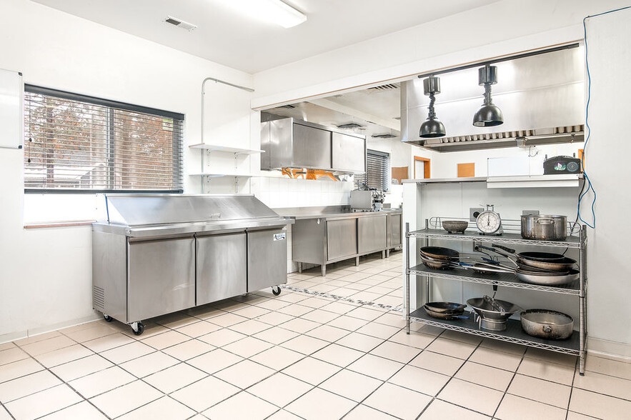 More Photos Of 7951 Hwy 35, Bigfork Restaurant For Lease
