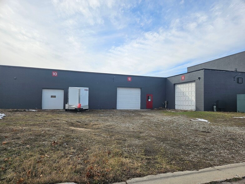 Primary Photo Of 1406-1414 E Pine St, Midland Warehouse For Lease