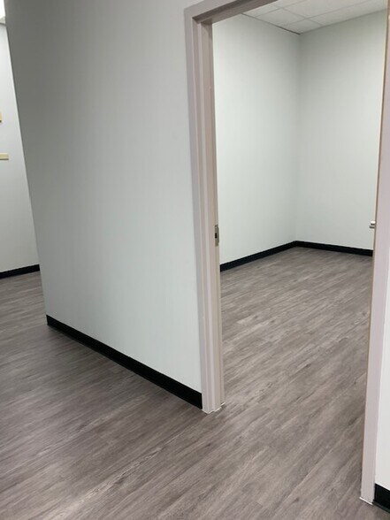 More Photos Of 950 Taylor Station Rd, Gahanna Research And Development For Lease