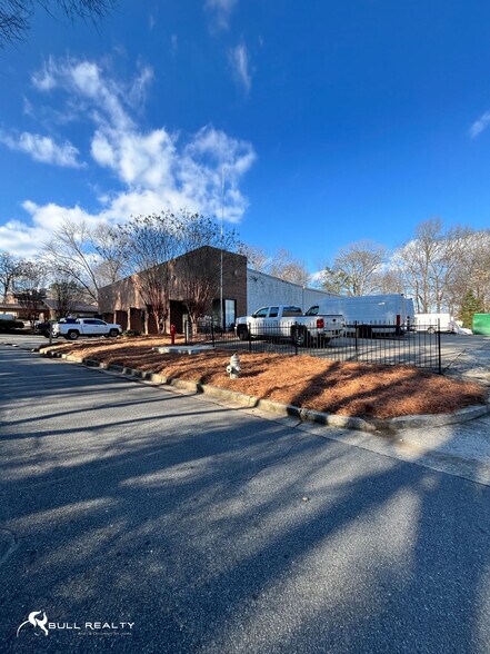 More Photos Of 121 Bells Ferry Ln, Marietta Distribution For Lease