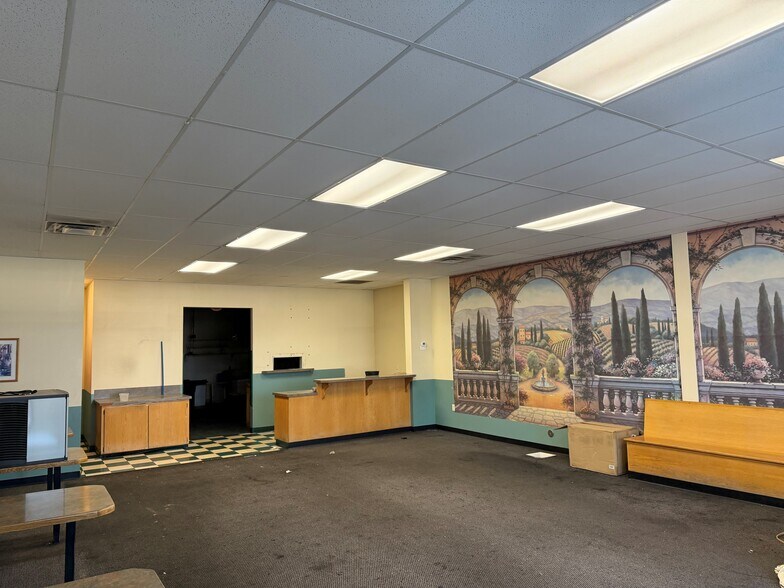 More Photos Of 118-138 S Midland Blvd, Nampa Storefront Retail Office For Lease