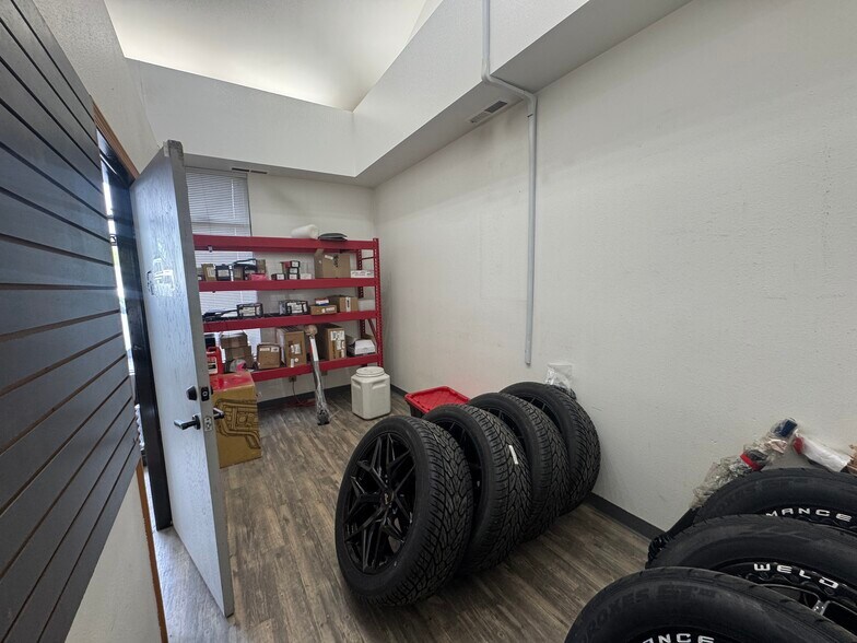 More Photos Of 7439 Old Seward Hwy, Anchorage Storefront Retail Office For Lease