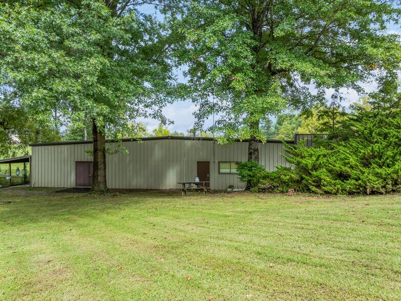 More Photos Of 81 Monticello Rd, Weaverville Showroom For Sale
