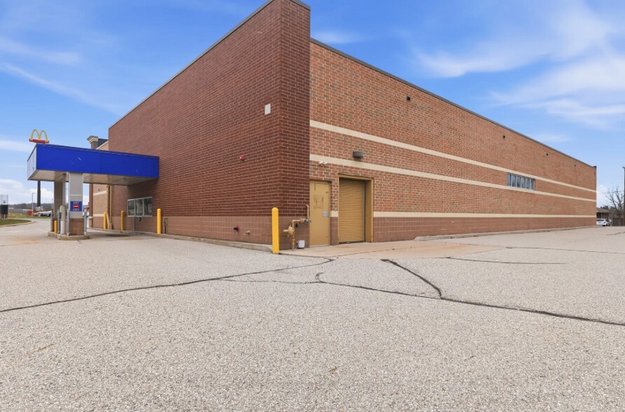 More Photos Of 4166 17 Mile Rd NE, Cedar Springs Drugstore For Sale