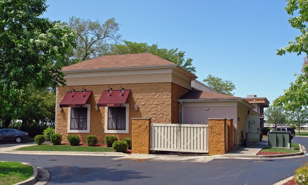 More Photos Of 1565 W 75th St, Woodridge Restaurant For Sale