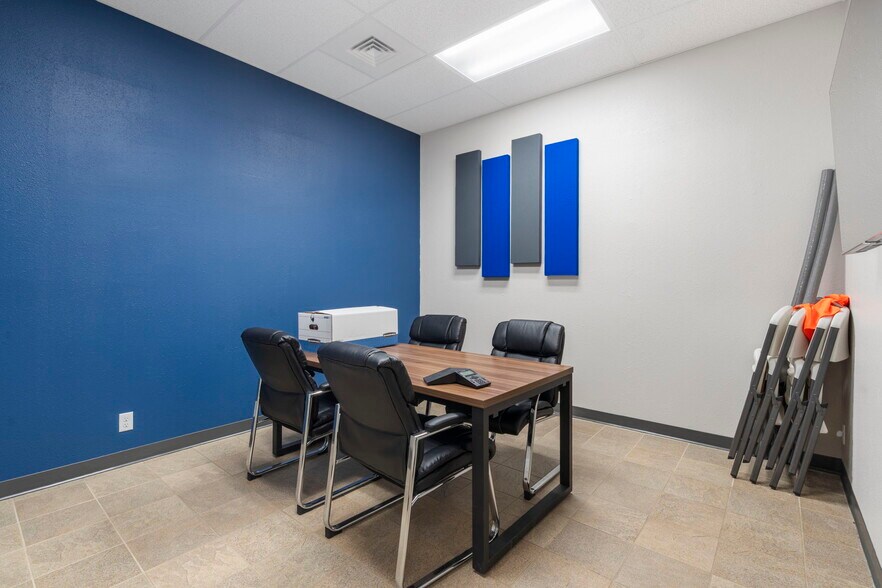 More Photos Of 2752 E Kearney St, Springfield Freestanding For Sale