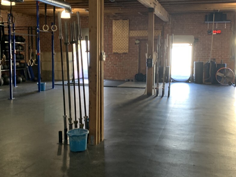 More Photos Of 5119 W Sunset Blvd, Los Angeles General Retail For Lease