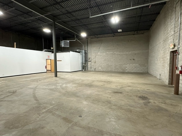 More Photos Of 805 Forestwood Dr, Romeoville Warehouse For Lease