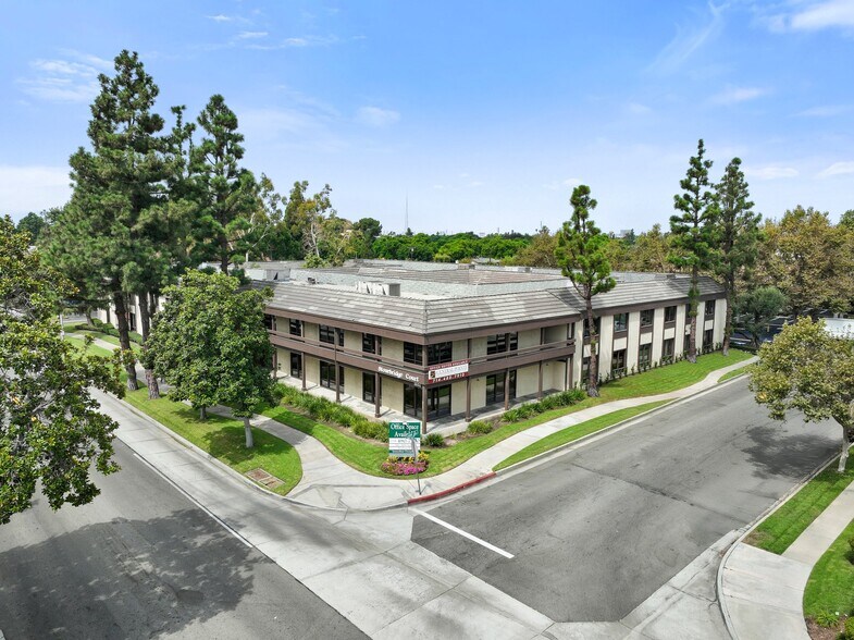 More Photos Of 1651 E 4th St, Santa Ana Office For Lease