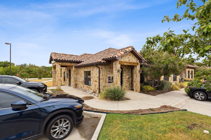 More Photos Of 2101 E Kirkwood Blvd, Southlake Office For Lease