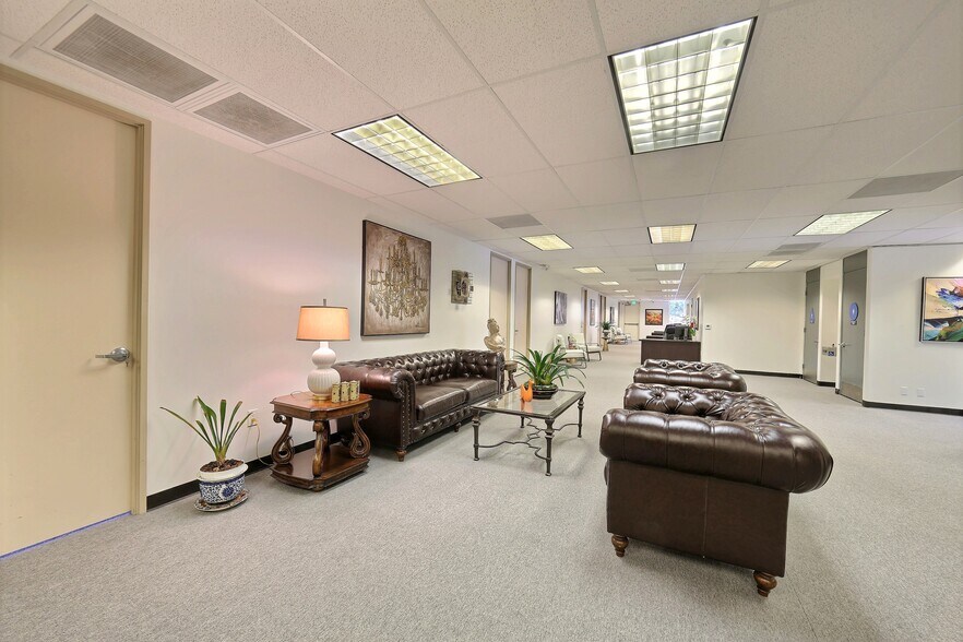 More Photos Of 415 Huntington Dr, San Marino Loft Creative Space For Lease