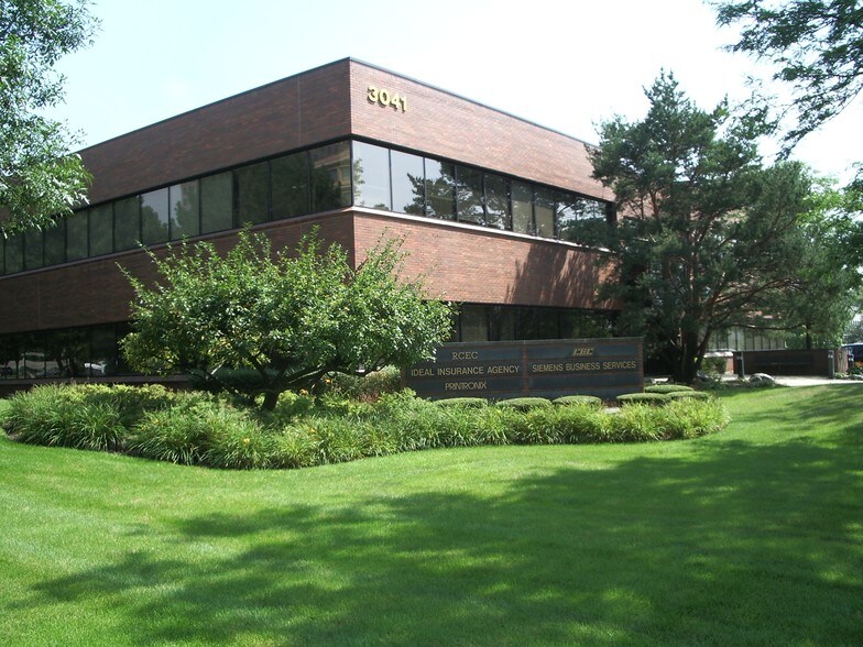 More Photos Of 3041 Woodcreek Dr, Downers Grove Office For Lease