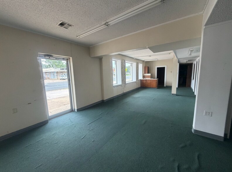 More Photos Of 3910 Youree Dr, Shreveport Freestanding For Lease