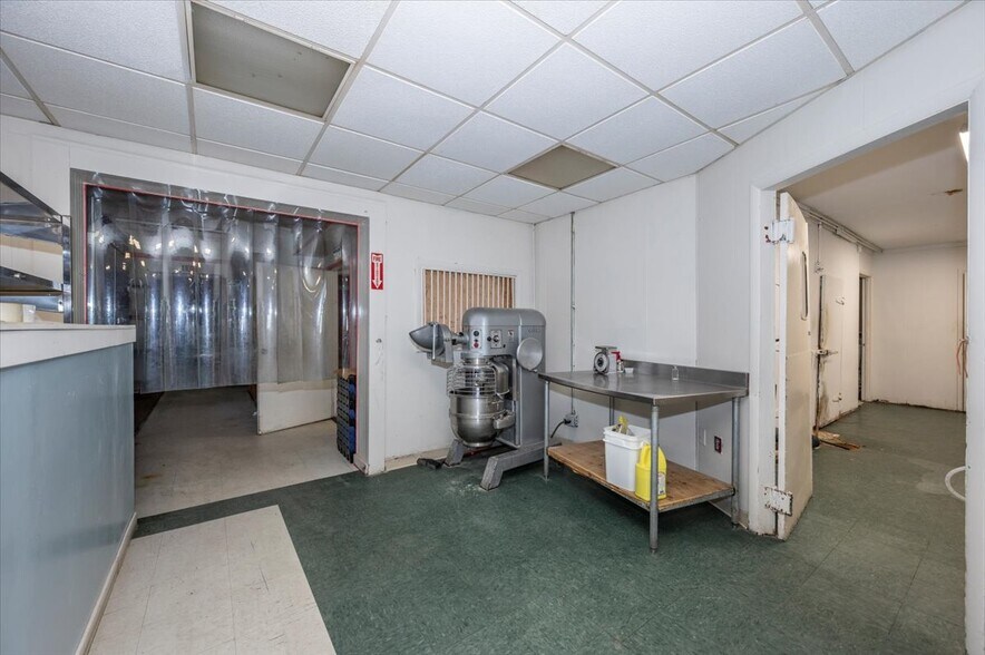 More Photos Of 100 W Main St, Fairfield Freestanding For Sale