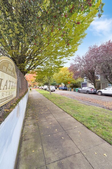 Primary Photo Of 1910 SE Stark St, Portland Apartments For Sale