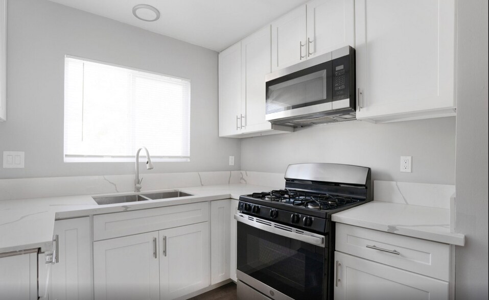 More Photos Of 919 S Prairie Ave, Inglewood Apartments For Sale