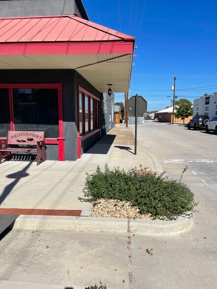 More Photos Of 921 Halsell St, Bridgeport General Retail For Sale