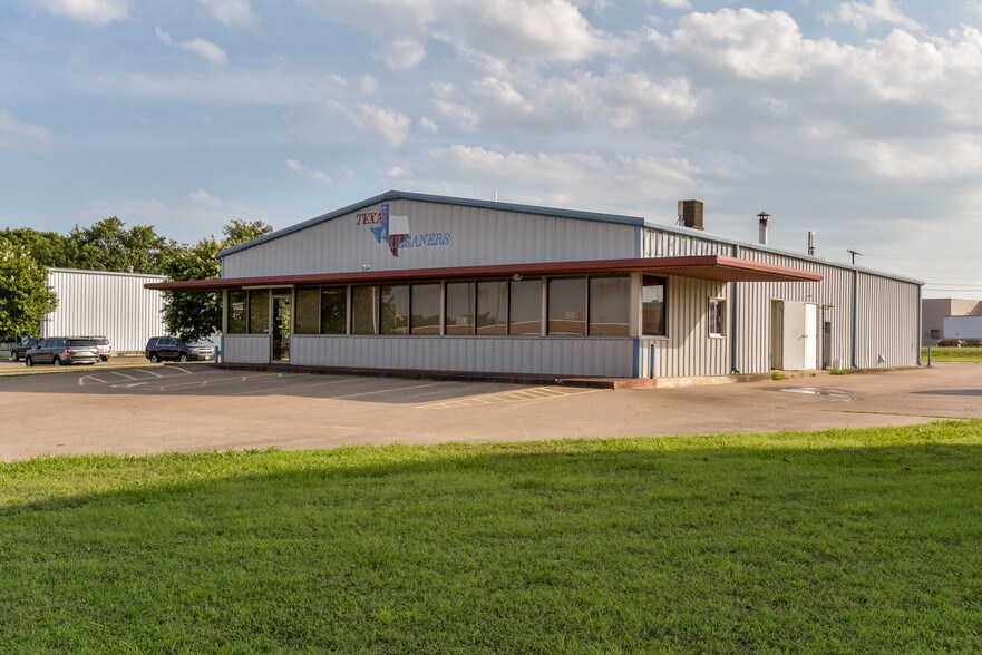 More Photos Of 124 Faircrest Dr, Cleburne Freestanding For Lease