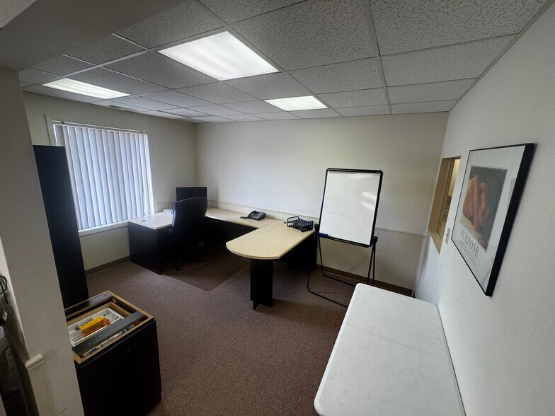 More Photos Of 7445 University Ave, Des Moines Medical For Sale