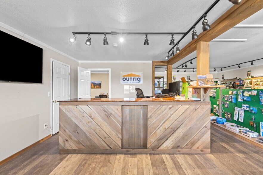 More Photos Of 451 S Andersen St, Longmont Service For Lease