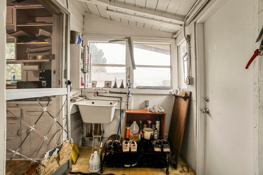 More Photos Of 2714 New Jersey St, Los Angeles Multifamily For Sale