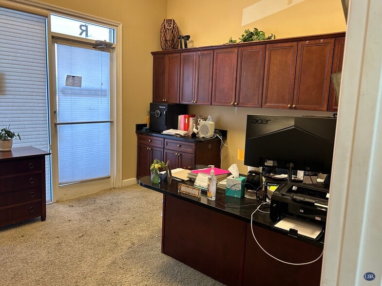 More Photos Of 401 N Wickham Rd, Melbourne Freestanding For Lease