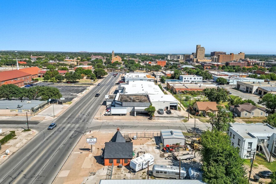 More Photos Of 257 Butternut St, Abilene Showroom For Lease