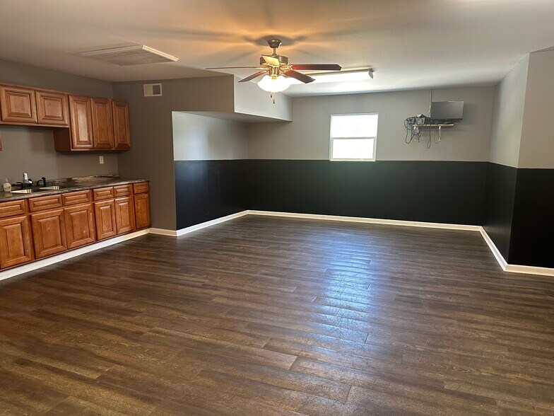 More Photos Of 3100 Fitzgerald Industrial Dr, Bowling Green Warehouse For Lease