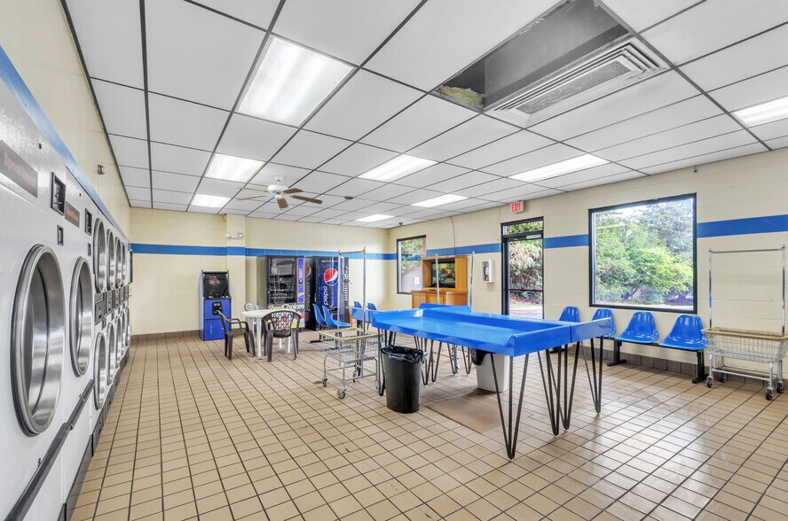 More Photos Of 3004 E North St, Greenville Freestanding For Sale