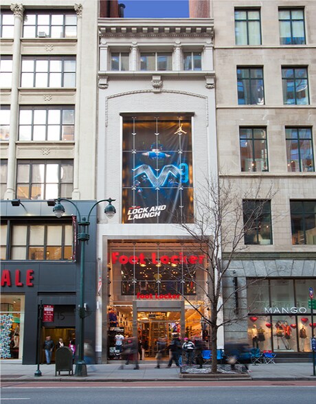 Primary Photo Of 11 W 34th St, New York Storefront For Lease