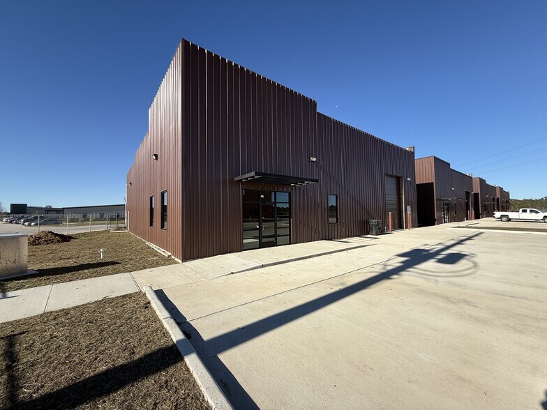 More Photos Of 4711 E Richey Rd, Humble Unknown For Lease