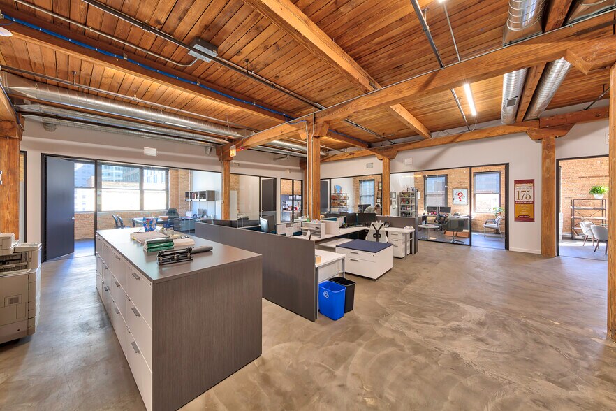 More Photos Of 641-651 W Lake St, Chicago Office For Lease